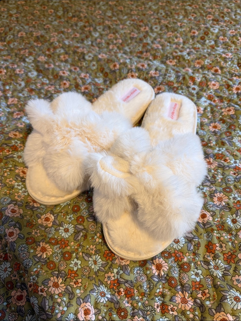 Easy Spirit Cream Faux Fur Bow Slide Slippers